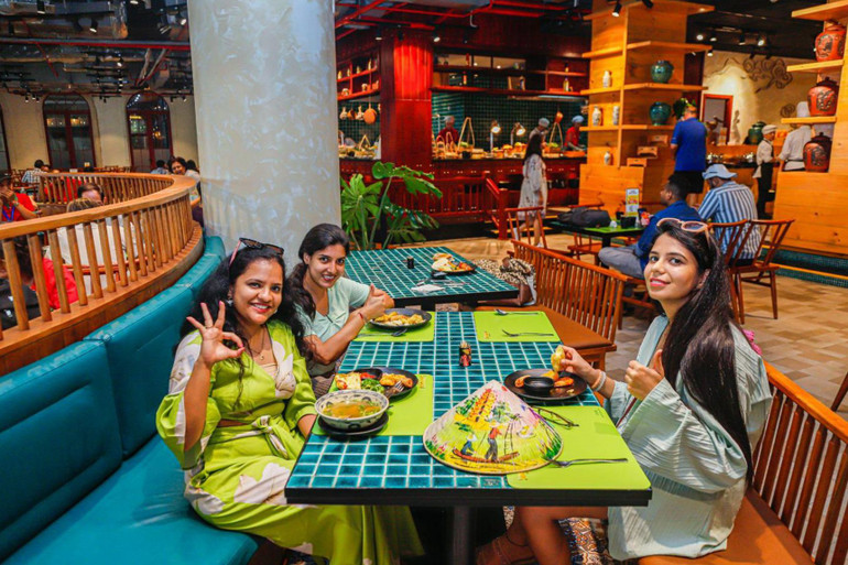 Khách Ấn Độ không chỉ choáng ngợp với những công trình biểu tượng tại Bà Nà mà còn rất hài lòng với dịch vụ tại đây.