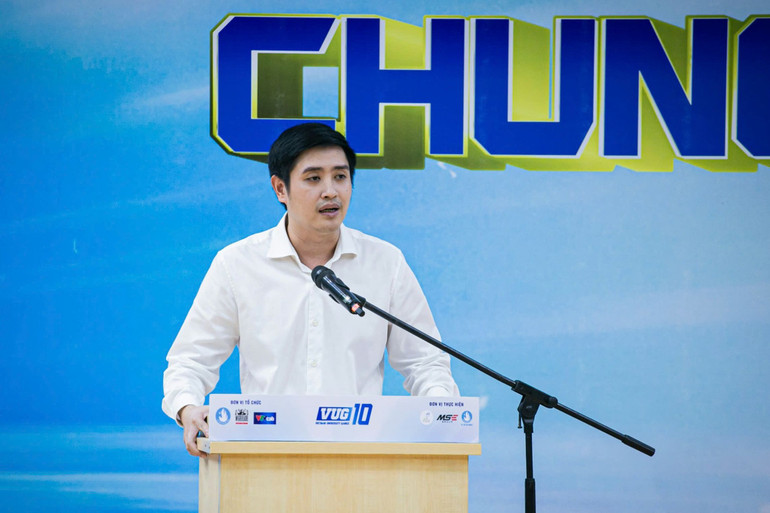 Đồng chí Lâm Tùng, Ủy viên Ban Chấp hành, Phó Trưởng ban Thanh niên Trường học Trung ương Đoàn, Giám đốc Trung tâm Hỗ trợ và Phát triển Sinh viên Việt Nam phát biểu tại vòng Chung kết.