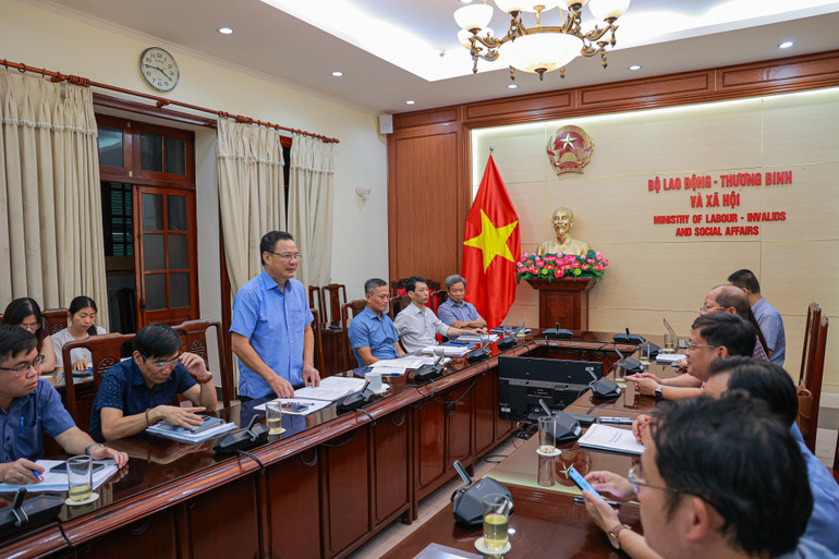 Thứ trưởng Lao động-Thương binh và Xã hội, Chủ tịch Hội đồng thẩm định Lê Văn Thanh phát biểu kết luận hội nghị.