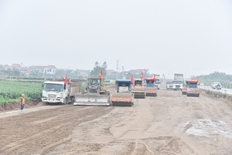 Hưng Yên tập trung đầu tư hạ tầng giao thông tạo điều kiện thu hút đầu tư phát triển công nghiệp.