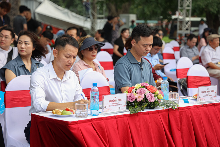 Các đại biểu tham dự hội nghị.