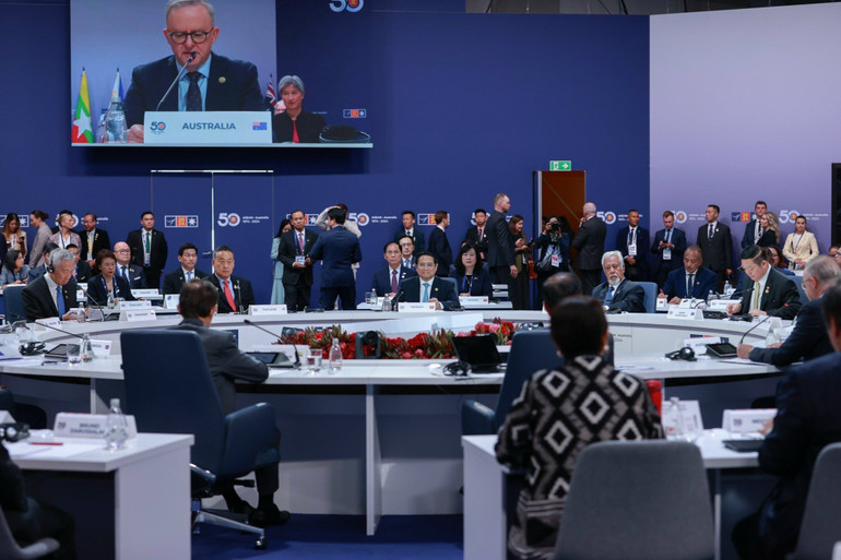 Quang cảnh phiên họp.