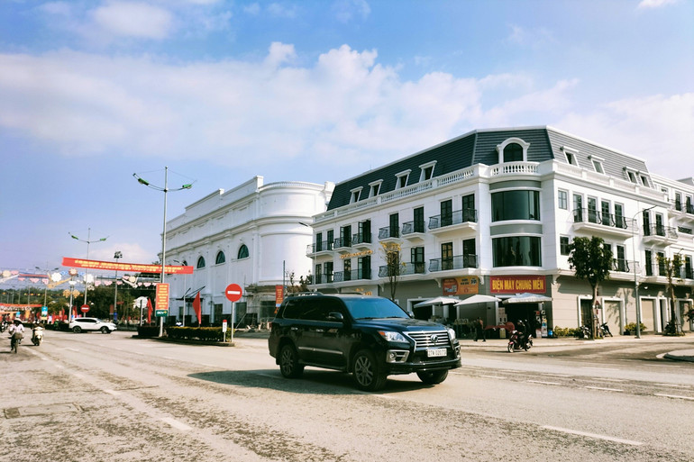 Khu trung tâm thương mại và nhà ở thương mại Thành phố do Tập đoàn VinGroup đầu tư.