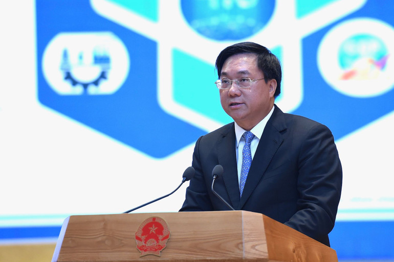 Thứ trưởng Kế hoạch và Đầu tư Trần Duy Đông phát biểu ý kiến.