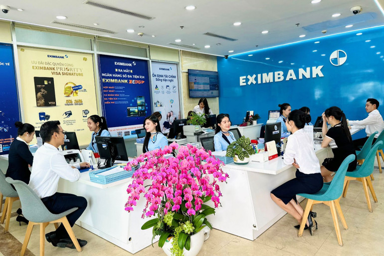 Với gói chuyển tiền quốc tế Efee của Eximbank, khách hàng sẽ nhận được ưu đãi lên đến 90% phí chuyển tiền nước ngoài.
