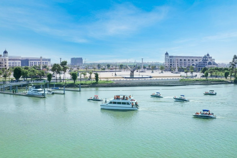 Aqua City, đô thị vệ tinh phía đông của thành phố Hồ Chí Minh sẽ được Novaland hoàn chỉnh để trở thành một đô thị quy mô hiện đại với nhiều tiện ích. Aqua City, đô thị vệ tinh phía đông của thành phố Hồ Chí Minh sẽ được Novaland hoàn chỉnh để trở thành một đô thị quy mô hiện đại với nhiều tiện ích.