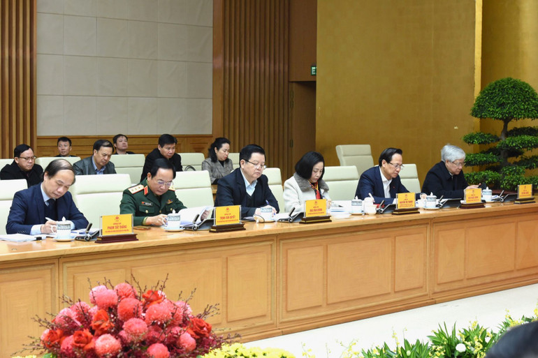 Các thành viên của Hội đồng tham dự phiên họp. Các thành viên của Hội đồng tham dự phiên họp.