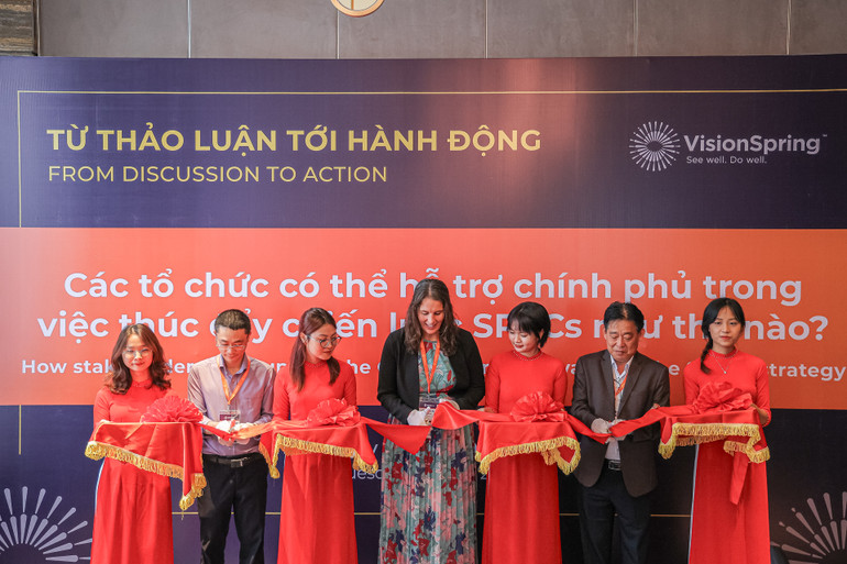 Nghi thức khai trương văn phòng VisionSpring Việt Nam. Nghi thức khai trương văn phòng VisionSpring Việt Nam.