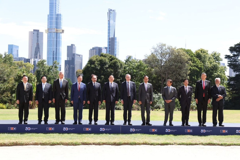 Các nhà Lãnh đạo Australia và ASEAN chụp ảnh chung trước khi vào họp.