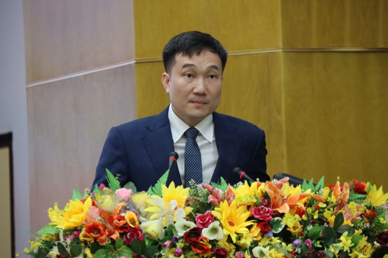 Tân phó Chủ tịch Ủy ban nhân dân tỉnh Gia Lai khóa XII (nhiệm kỳ 2021-2026) Nguyễn Tuấn Anh phát biểu nhận nhiệm vụ. (Ảnh: ĐỨC THỤY) Tân phó Chủ tịch Ủy ban nhân dân tỉnh Gia Lai khóa XII (nhiệm kỳ 2021-2026) Nguyễn Tuấn Anh phát biểu nhận nhiệm vụ. (Ảnh: ĐỨC THỤY)