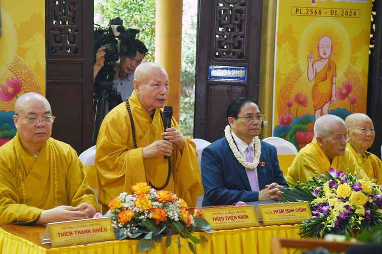 Hòa thượng Thích Thiện Nhơn phát biểu ý kiến tại Đại lễ Phật đản.