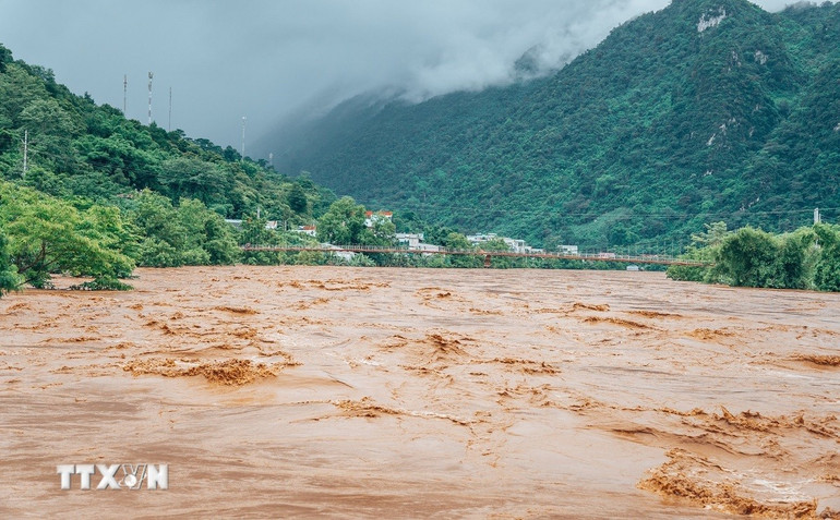 Lũ trên sông Gâm đoạn qua huyện Bảo Lâm vượt mức báo động 3.
