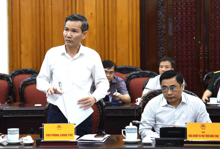 Phó chủ nhiệm Văn phòng Chính phủ Cao Huy phát biểu tại cuộc họp.