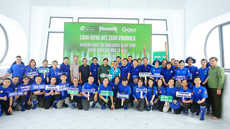 Doanh nghiệp cùng phối hợp với địa phương tái sinh rừng, giúp phát huy hiệu quả nguồn lực. Doanh nghiệp cùng phối hợp với địa phương tái sinh rừng, giúp phát huy hiệu quả nguồn lực.