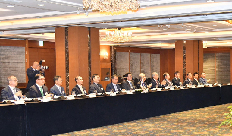 Lãnh đạo các tập đoàn, doanh nghiệp lớn của Hàn Quốc tham dự tọa đàm với Thủ tướng Phạm Minh Chính.