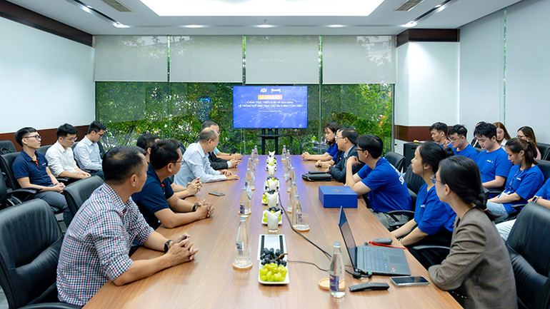 Vinamilk và FPT thảo luận dự án FPT CFS, xây dựng lộ trình đưa vào triển khai số hóa Giải pháp đóng sổ và hợp nhất báo cáo tài chính toàn diện. Vinamilk và FPT thảo luận dự án FPT CFS, xây dựng lộ trình đưa vào triển khai số hóa Giải pháp đóng sổ và hợp nhất báo cáo tài chính toàn diện.