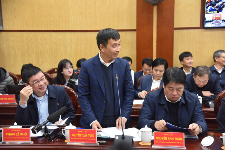 Chủ tịch Hội đồng Thành viên EVNNPT Nguyễn Tuấn Tùng báo cáo Thủ tướng Chính phủ tại Hội nghị.