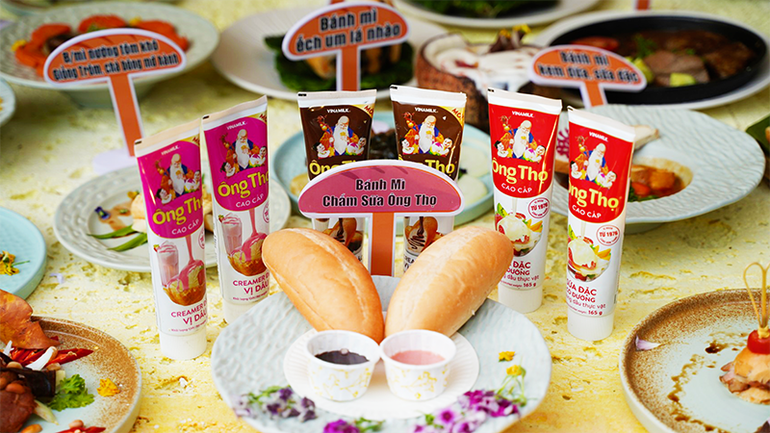 Món bánh mì chấm sữa đặc Ông Thọ cùng tham gia xác lập kỷ lục 150 món ăn kèm với bánh mì tại Lễ hội bánh mì 2024.