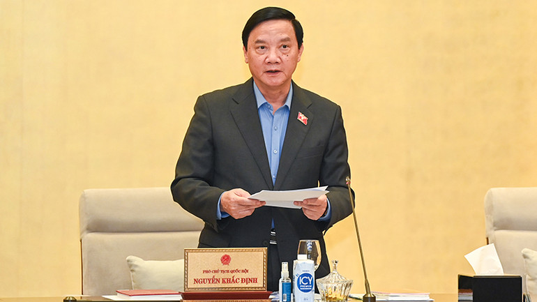 Phó Chủ tịch Quốc hội Nguyễn Khắc Định điều hành nội dung thảo luận tại phiên họp. (Ảnh: DUY LINH)