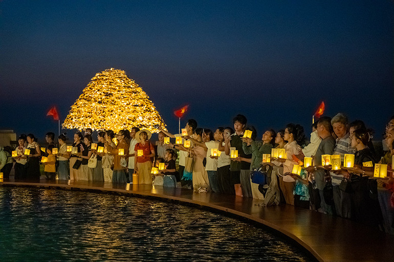 Đêm dâng đăng trong dịp lễ 30/4. (Ảnh: Sun World Ba Den Mountain) Đêm dâng đăng trong dịp lễ 30/4. (Ảnh: Sun World Ba Den Mountain)