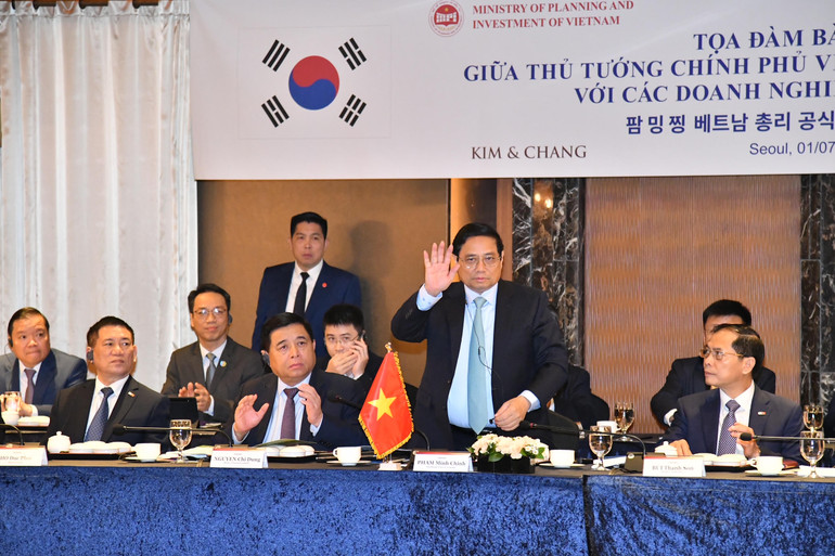 Thủ tướng Phạm Minh Chính tham dự tọa đàm với các tập đoàn, doanh nghiệp lớn của Hàn Quốc.