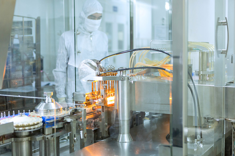 Dây chuyền sản xuất thuốc tiêm của Công ty cổ phần Dược phẩm Vĩnh Phúc.