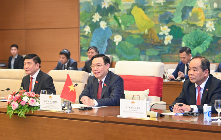 Chủ tịch Quốc hội Vương Đình Huệ phát biểu tại buổi hội kiến.