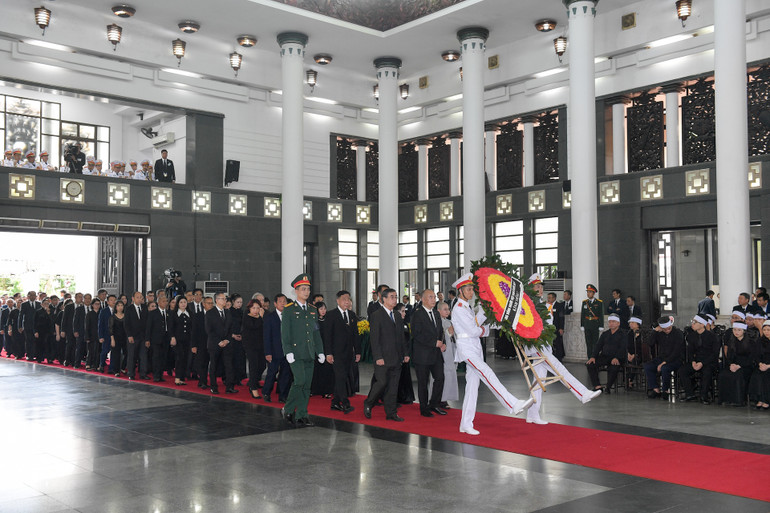 Đoàn Cộng đồng người Việt ở nước ngoài viếng Tổng Bí thư Nguyễn Phú Trọng.