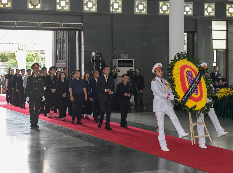 Đoàn Cộng đồng người Việt tại Nga viếng Tổng Bí thư Nguyễn Phú Trọng.
