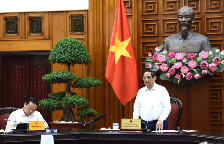 Thủ tướng Phạm Minh Chính chủ trì cuộc họp với một số bộ, ngành, Tập đoàn Điện lực Việt Nam (EVN) về tình hình triển khai thi công công trình Đường dây 500kV mạch 3 trên địa bàn 2 tỉnh Nghệ An, Hà Tĩnh và công tác chuẩn bị khánh thành dự án.
