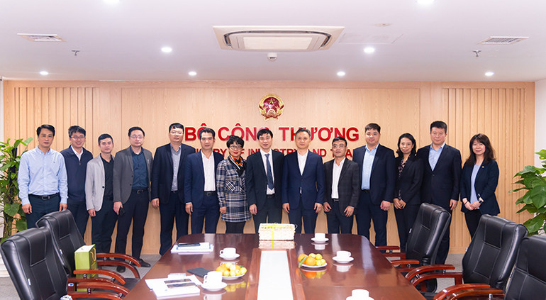 Bộ Công thương và Sở Giao dịch Hàng hóa Việt Nam đón tiếp và làm việc với Sở Giao dịch Hàng hóa Đại Liên. Bộ Công thương và Sở Giao dịch Hàng hóa Việt Nam đón tiếp và làm việc với Sở Giao dịch Hàng hóa Đại Liên.