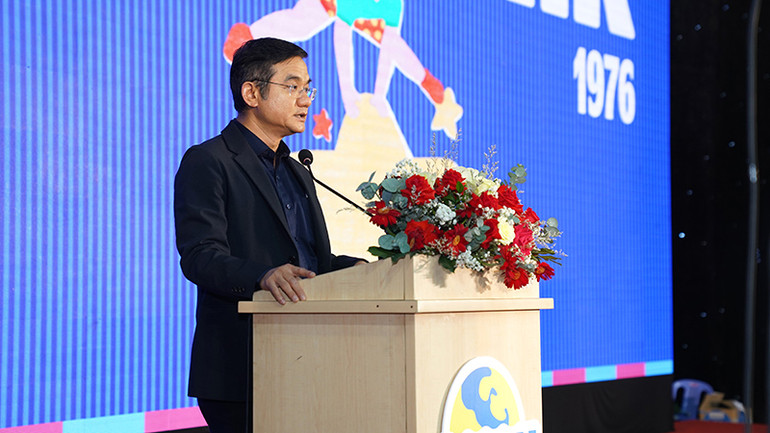 Ông Nguyễn Quang Trí, Giám đốc điều hành Marketing Vinamilk, chia sẻ đến các thí sinh Robotacon WRO 2024 về tinh thần sáng tạo. Ảnh: Vi Nam Ông Nguyễn Quang Trí, Giám đốc điều hành Marketing Vinamilk, chia sẻ đến các thí sinh Robotacon WRO 2024 về tinh thần sáng tạo. Ảnh: Vi Nam