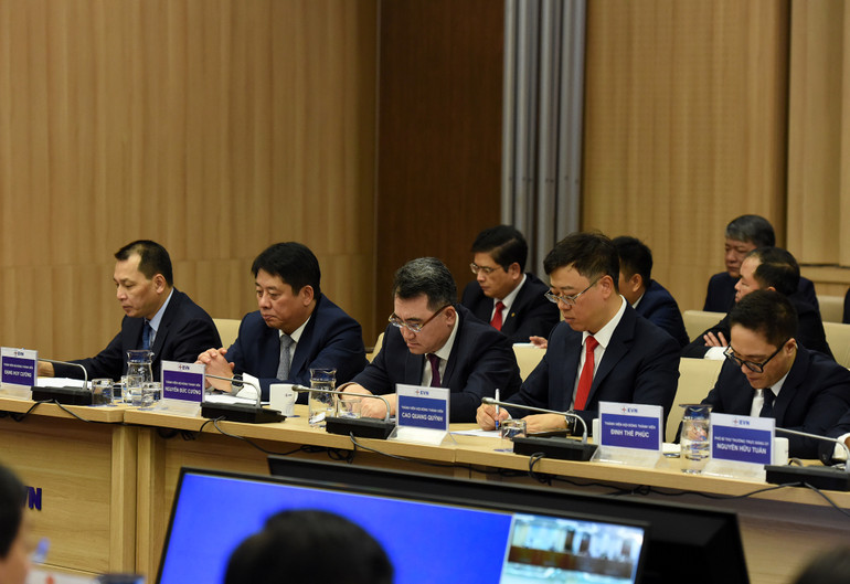 Các đồng chí lãnh đạo Tập đoàn Điện lực Việt Nam (EVN).