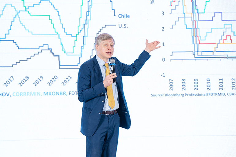 Ông Erik Norland - Giám đốc điều hành, Chuyên gia kinh tế cấp cao, CME Group. Ông Erik Norland - Giám đốc điều hành, Chuyên gia kinh tế cấp cao, CME Group.