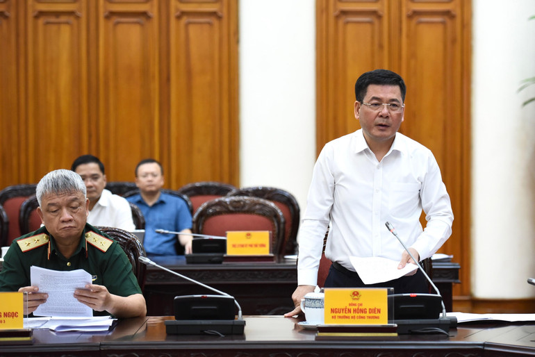 Bộ trưởng Công thương Nguyễn Hồng Diên phát biểu tại cuộc họp.