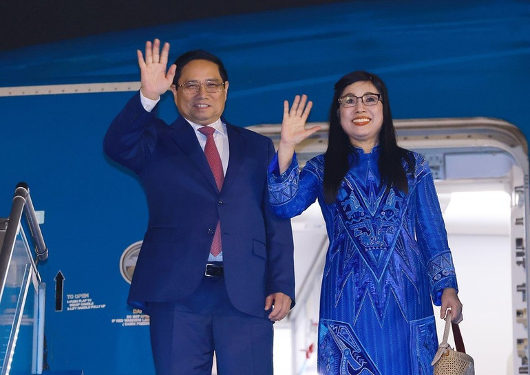 Rạng sáng 16/11, Thủ tướng Phạm Minh Chính và Phu nhân cùng đoàn đại biểu cấp cao Việt Nam rời Thủ đô Hà Nội, lên đường tham dự Hội nghị thượng đỉnh G20 tại Brazil và thăm chính thức Cộng hòa Dominica. (Ảnh: TTXVN)