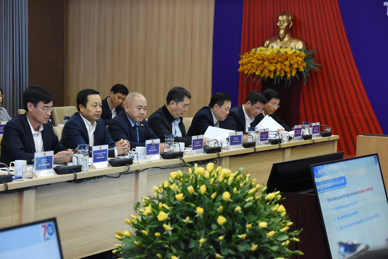 Đại diện lãnh đạo các bộ, ban, ngành tham dự buổi làm việc.