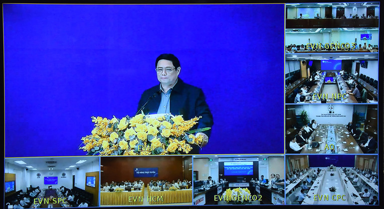 Buổi làm việc được tổ chức trực tiếp tại điểm cầu trụ sở của EVN, kết nối trực tuyến tới các đơn vị thành viên của Tập đoàn.