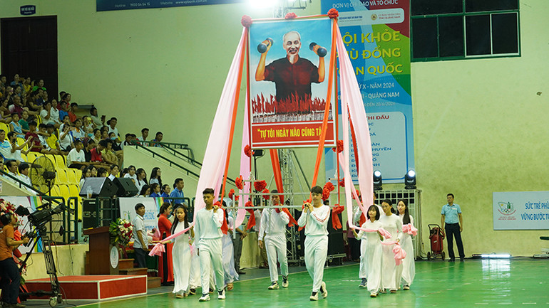 Các đoàn vận động viên diễu hành tại buổi lễ khai mạc.