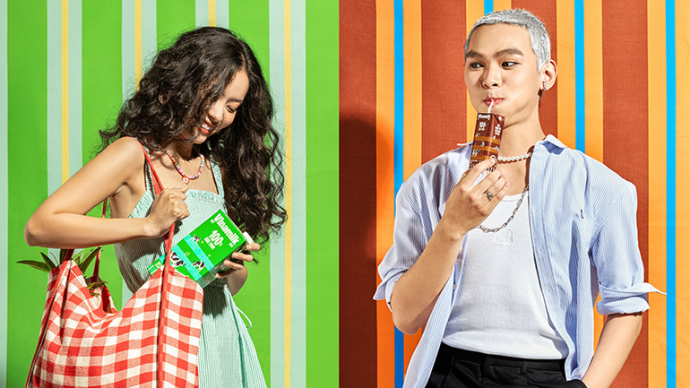 Hình ảnh mới ấn tượng, trẻ trung của Vinamilk sau khi “re-brand” với thông điệp “Táo bạo, tự tin, luôn là chính mình”. Hình ảnh mới ấn tượng, trẻ trung của Vinamilk sau khi “re-brand” với thông điệp “Táo bạo, tự tin, luôn là chính mình”.