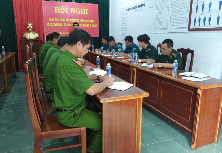 Đồng chí A Vuông tham gia giao ban 3 lực lượng.