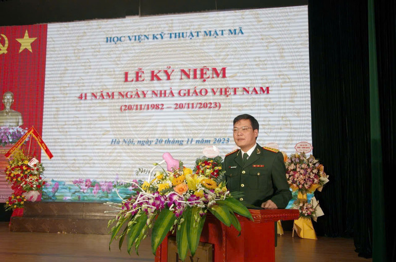 Đại tá, TS Hoàng Văn Thức, Giám đốc Học viện Kỹ thuật mật mã.