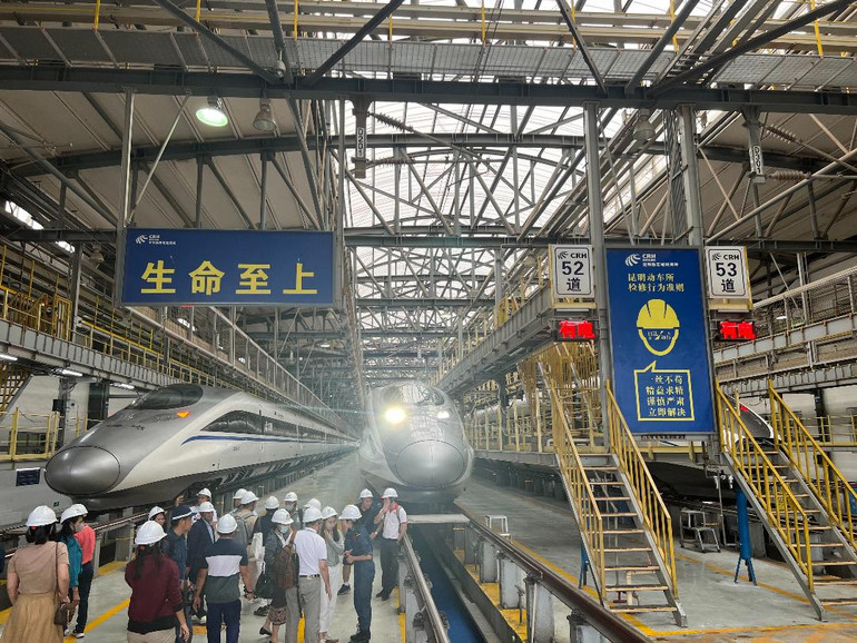 Ga Depot Côn Minh thuộc hệ thống Đường sắt cao tốc Trung Quốc.