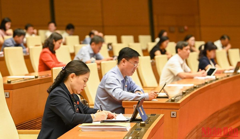 Các đại biểu Quốc hội dự Hội nghị. (Ảnh: DUY LINH)