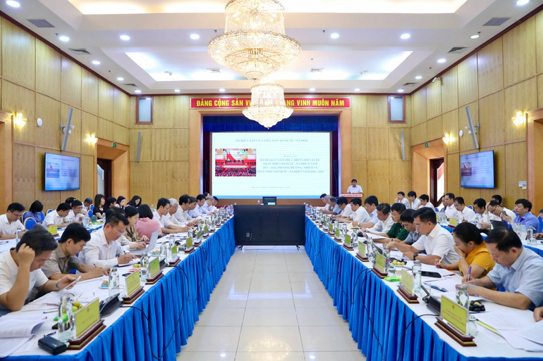 Quang cảnh phiên họp. Quang cảnh phiên họp.