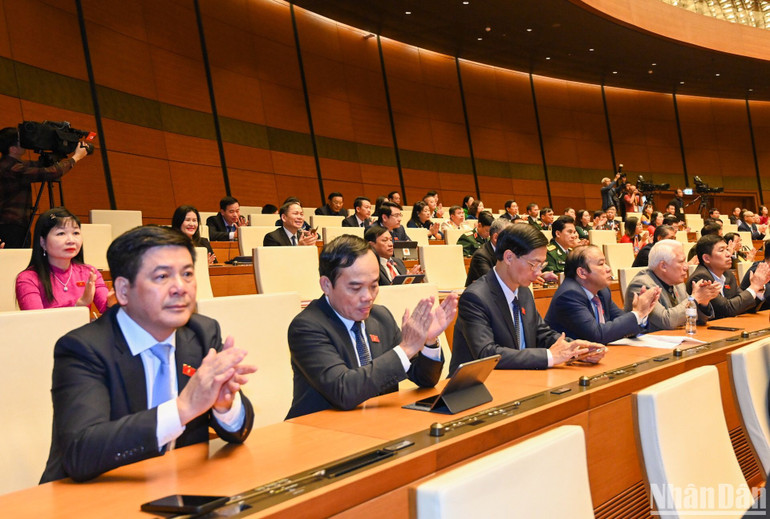 Các đại biểu Quốc hội dự phiên bế mạc. (Ảnh: DUY LINH)