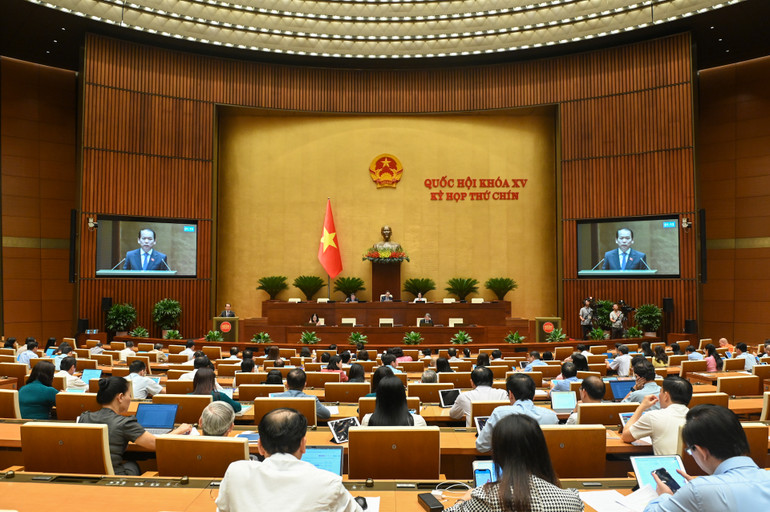 Quang cảnh phiên họp ở hội trường sáng 15/5. (Ảnh: BÙI GIANG)