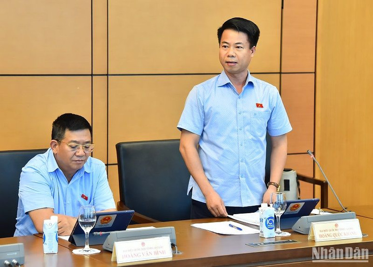 Đại biểu Hoàng Quốc Khánh (Đoàn Lai Châu) cho ý kiến về dự án Luật sửa đổi, bổ sung một số điều của Luật Công an nhân dân. (Ảnh: THỦY NGUYÊN)