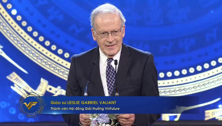 Giáo sư Leslie Gabriel Valiant chuyển lời cảm ơn của Tiến sĩ John Jumper.