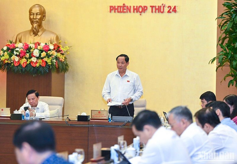 Phó Chủ tịch Quốc hội Trần Quang Phương điều hành phiên thảo luận về báo cáo công tác dân nguyện. (Ảnh: DUY LINH)